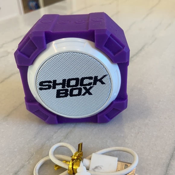 LSU Shock Box Speaker with charging cord - Picture 3 of 7